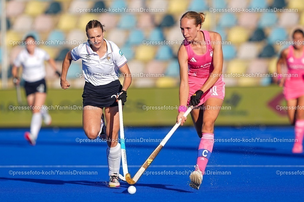 xydrx09082504073 | 09.08.2025, xydrx, Frauen EuroHockey Championship 2025, Gruppenphase, Gruppe a, Deutschland - Frankreich, Sparkassenpark Mönchengladbach: Albane Garot (FRA #25) Lisa Nolte (GER #10)