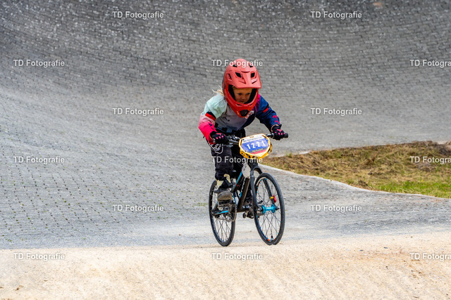 BayBMX2026-05034 | Fotogalerie von Thomas Dettweiler mit Eventbildern und lizenzfreien Fotos. Perfekt als Wandbild, für Büro, Website oder private Nutzung. - Realisiert mit Pictrs.com