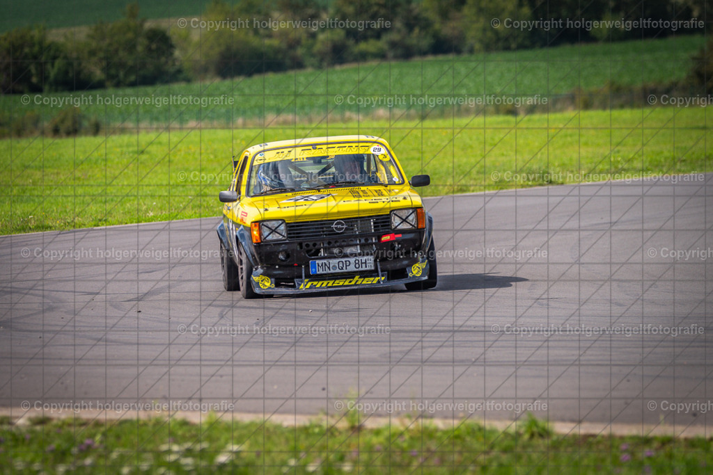 Opel Kadett C Coupe | Foto vom 3. Classic Motor Weekend 18. - 20. August 2023 auf dem Flugplatz in Obermehler - Realisiert mit Pictrs.com