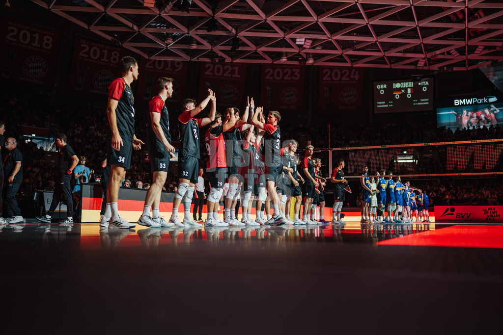 Volleyball | Männer | Testspiel | Deutschland vs. Italien | 26.05.2025 | Einlauf der Spieler in den BMW Park