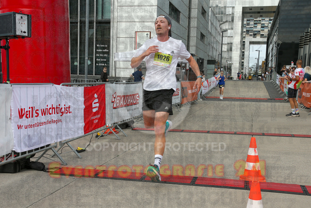 250920_1322_EX1_4210 | Sportfotografie im Rhein-Sieg Kreis, Köln, Bonn, NRW, Rheinland Pfalz, Hessen, etc. Unser Tätigkeitsfeld umfasst den Laufsport vom Volkslauf über den Marathon, Duathlon, Triathon bis zum Ultralauf wie Kölnpfad Ultra oder Schindertrail.