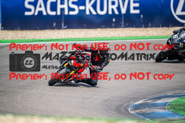 MaZZes_FotoMatrix_240615_6007705_2063 | ROT