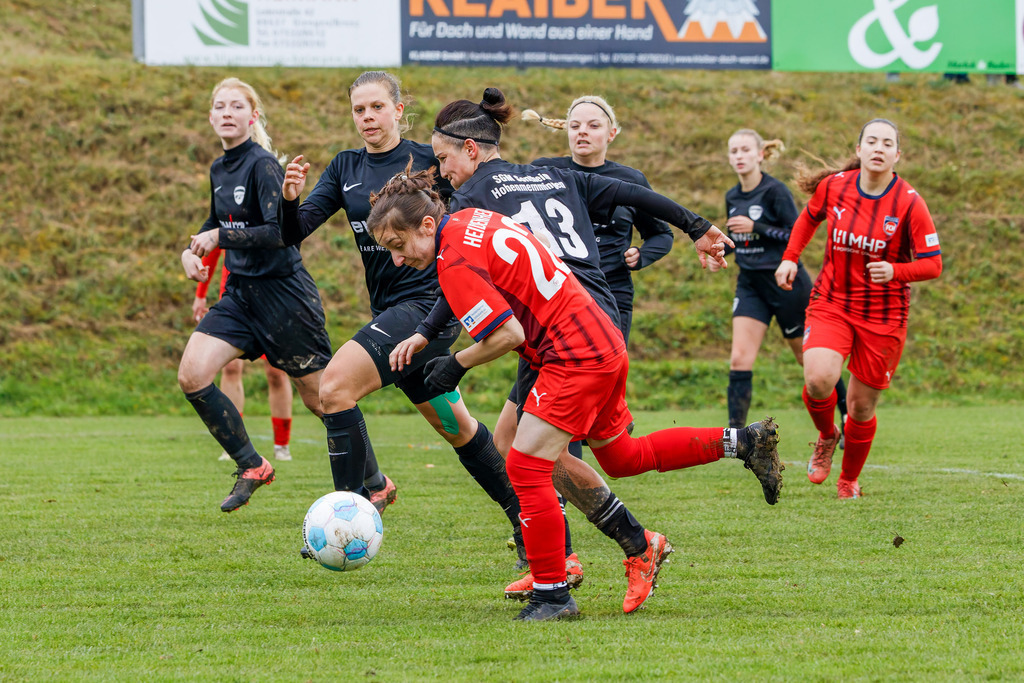 HOHFCH_251109_8071 | 1.FC Heidenheim 1846 II vs. GAST, Fußball, Frauen, Bezirksliga, 2025/2026, X. Spieltag, 03.10.2025 in Heidenheim, Kunstrasen b. Voith-Arena West(Foto: Michael Bulling) - Realisiert mit Pictrs.com