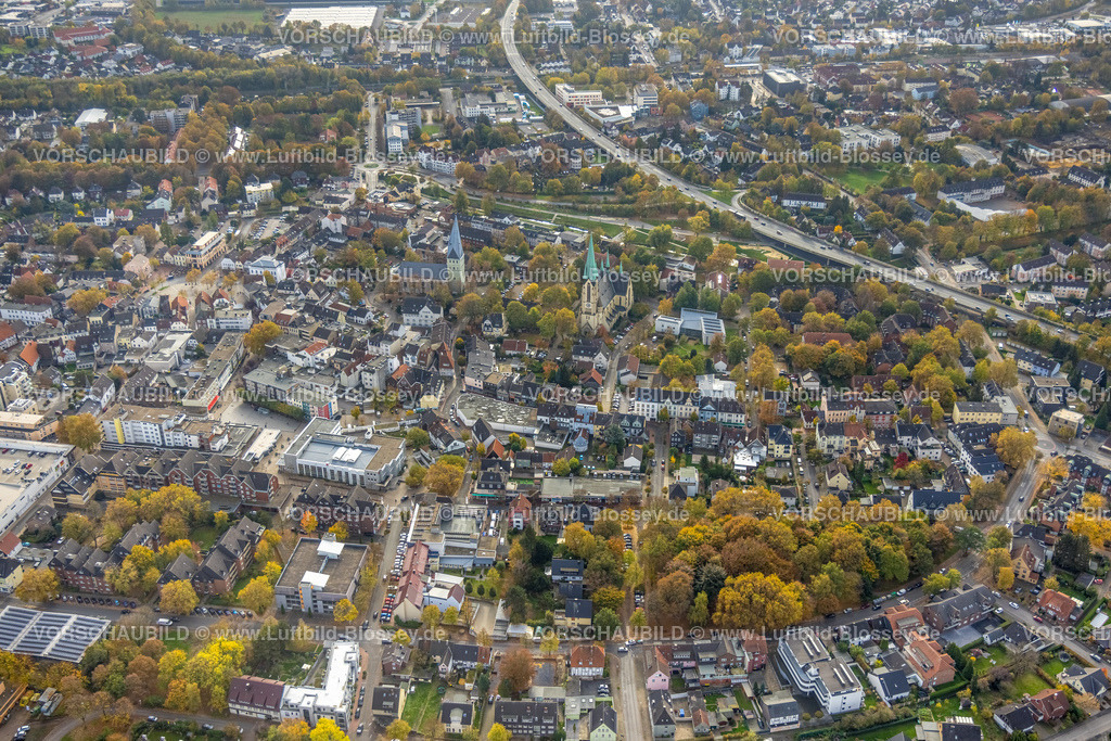 Kamen221012562 | Luftbild, City Innenstadtansicht, evang. Pauluskirche Renovierungsarbeiten, kath. Pfarrkirche Zur Heiligen Familie, Sesekepark, Kamen, Ruhrgebiet, Nordrhein-Westfalen, Deutschland
