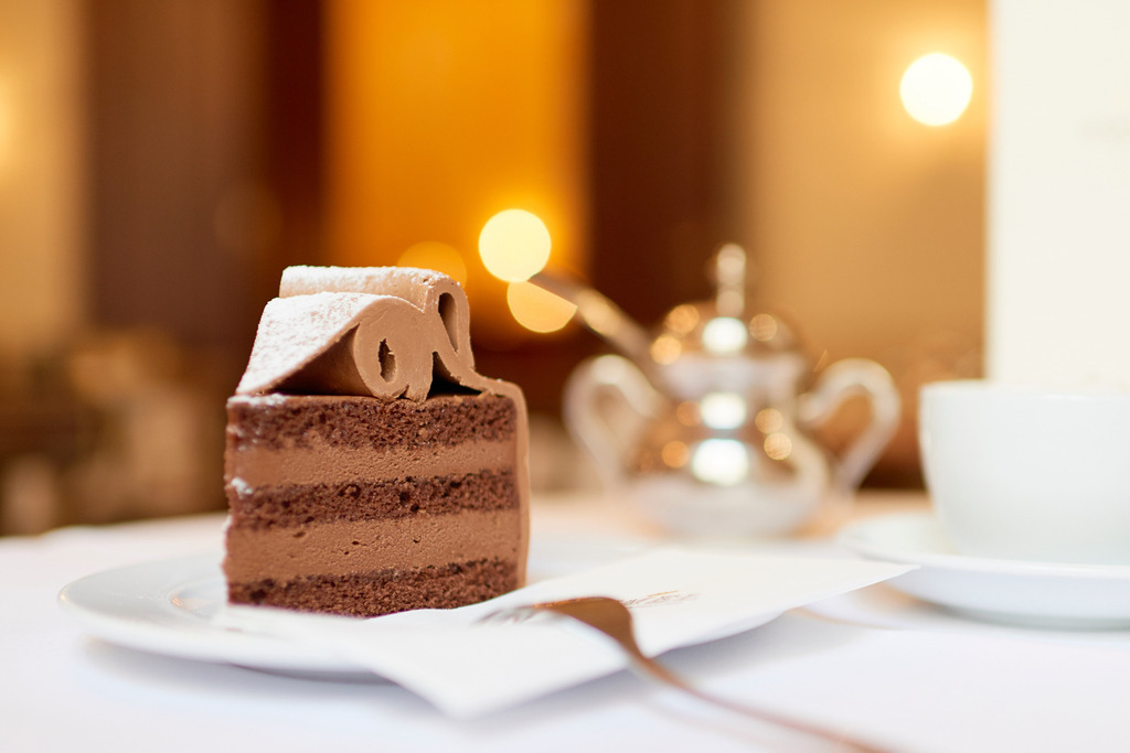 Demel K. u. K. Hofzuckerbäcker | Wien, Austria - August 09, 2017: Demel K. u. K. Hofzuckerbäcker; Anna Torte und Melange im Salon. - Realisiert mit Pictrs.com