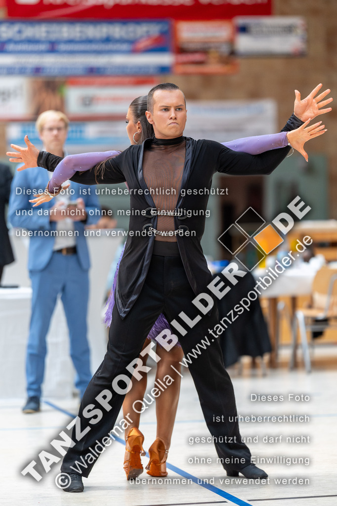 20240810-02180 | Hier finden Sie Tanz Bilder vom Latein und Standard Formationen tanzen. Sportbilder vom Tanzsport. Schöne Fotos und von Weltmeisterschaft, Europameisterschaft, Bundesliga, Regionalliga, Oberliga und Landesliga sowie von GOC Stuttgart, DanceComp, WM Bremen
