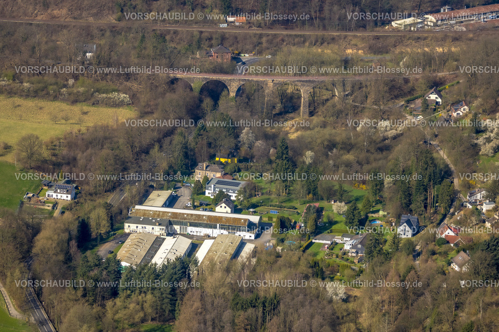 Heiligenhaus240302238 | Luftbild, Eulenbachbrücke ehemalige Eisenbahnbrücke Viadukt, Werksgelände Klaßen
Werkzeughersteller, Waldgebiet, Heiligenhaus, Ruhrgebiet, Nordrhein-Westfalen, Deutschland