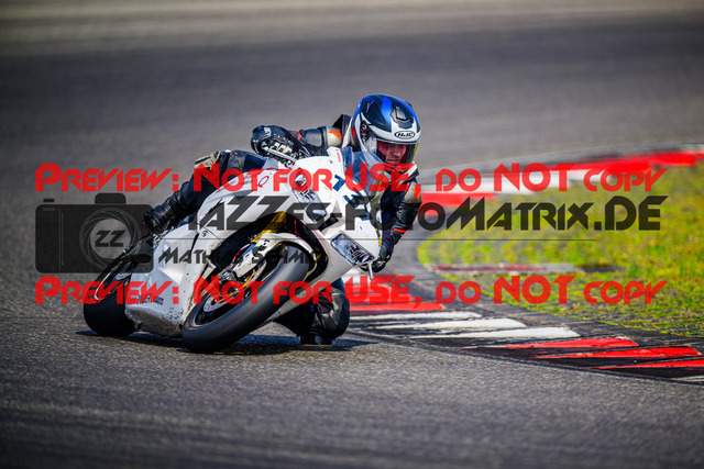 MaZZes_FotoMatrix_240717_6007705_7033 | GELB