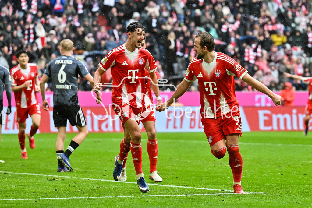 FC Bayern München - Eintracht Frankfurt | MUNICH, GERMANY - 21. FEBRUARY: Jubel der Hausherren nach dem Treffer zum 2-0 durch Harry KANE (FC Bayern Munich 9) / Tor / Torschuetze / Freude / Happy während dem Bundesligamatch zwischen dem FC Bayern München und der SG Eintracht Frankfurt am 23. Spieltag in der Allianz Arena / DFL REGULATIONS PROHIBIT ANY USE OF PHOTOGRAPHS AS IMAGE SEQUENCES AND/OR QUASI-VIDEO / Aleksandar PAVLOVIC (FC Bayern Munich 45)