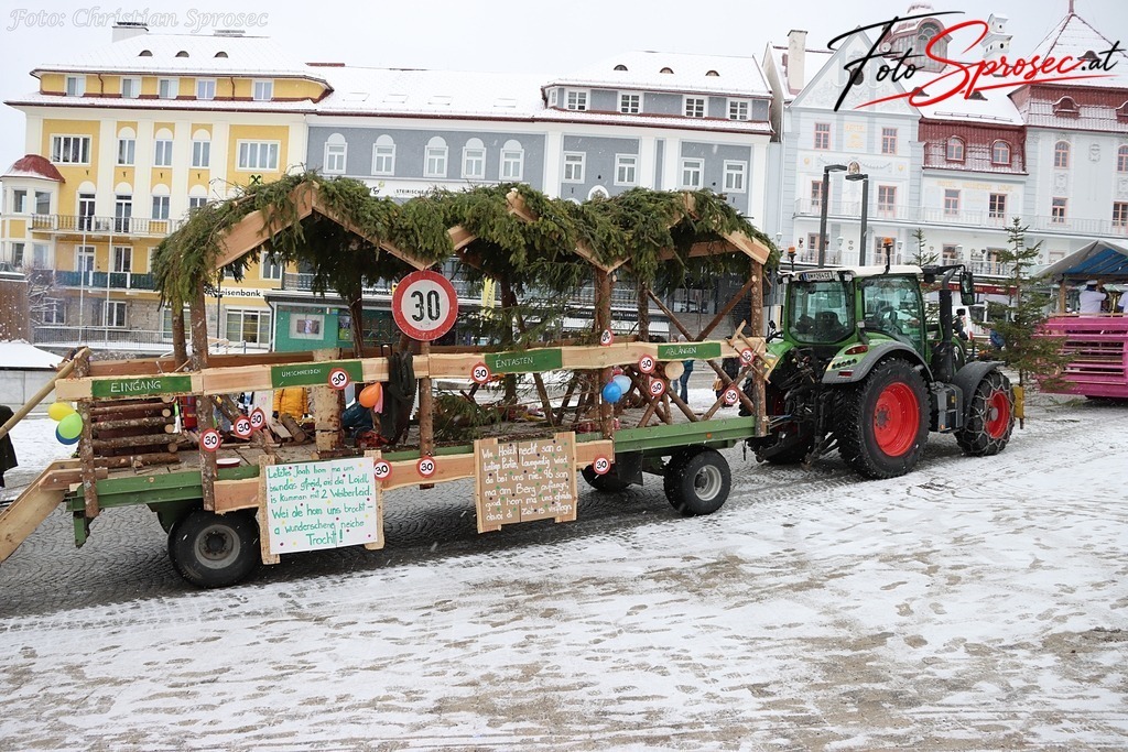 fasching2026-mariazell (73) | Mit meiner Kamera halte ich besondere Augenblicke, faszinierende Landschaften und interessante Details fest. Dabei entstehen ganz unterschiedliche Aufnahmen – von stimmungsvollen Landschaftsfotografien und beeindruckenden Drohnenaufnahmen über Pressefotos - Realisiert mit Pictrs.com