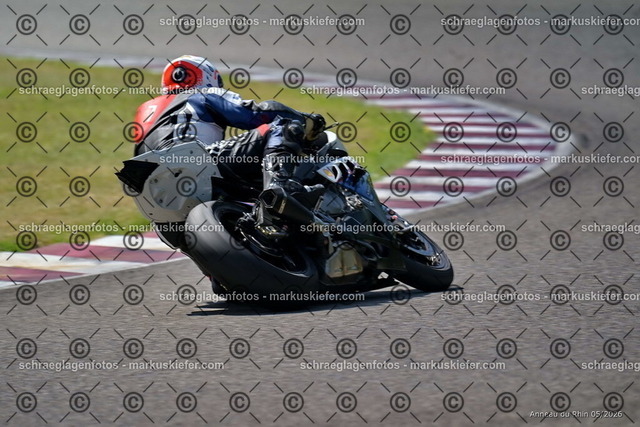 26BT02-1411 | markuskiefer.com - Realisiert mit Pictrs.com