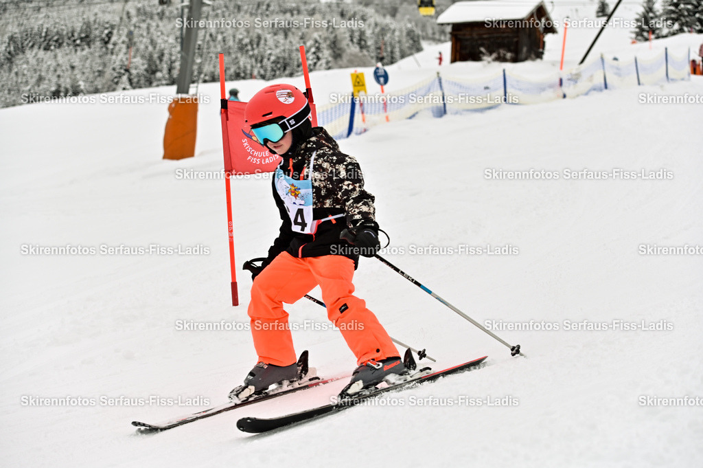 SRF_20.02.2026_0492 | Skirennfotos,Serfaus,Fiss,Ladis,Kinderskirennen,Winter,Tirol,Oberland,skirace,SFL,feelfree,weil wir's genießen,ski,Ski,skifahren,Sonnenplateau, - Realisiert mit Pictrs.com