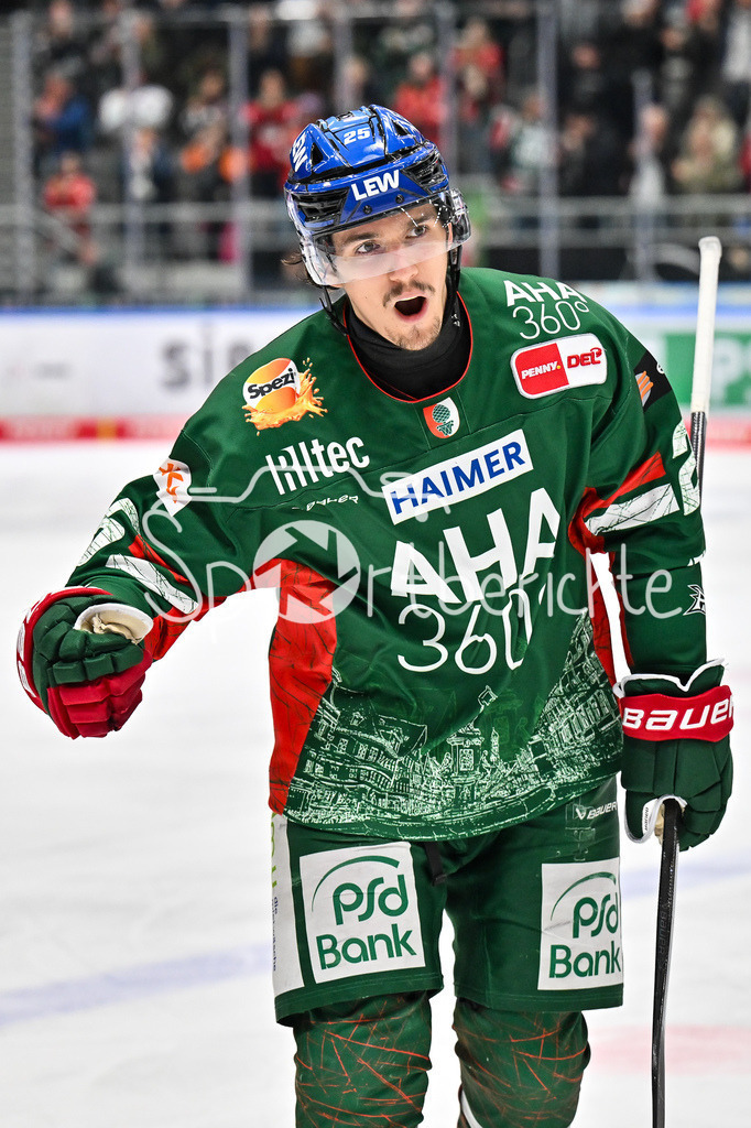 Augsburger Panther - Grizzlys Wolfsburg | aUGSBURG, GERMANY - 15. MARCH: Jubel der Panther nach dem treffer zum 5-4 durch Christian HANKE (Augsburger Panther 25) / Tor / Torschuetze / Freude / Happy während dem Match zwischen den Augsburger Panthern und den Grizzlys Wolfsburg am 52. Spieltag der Penny DEL im Curt Frenzel Stadion