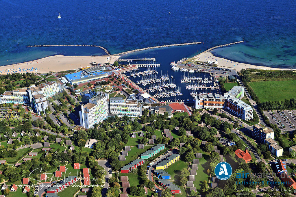 Luftbild Ostsee Resort Damp - Die VAMED Rehaklinik Damp bietet seit über 40 Jahren Rehabilitation | Die VAMED Rehaklinik Damp bietet seit über 40 Jahren Rehabilitation in einer herzlichen Atmosphäre mit gut ausgebildetem medizinischem Personal. Die Klinik verfügt über sechs Fachabteilungen, die alle mit dem Gütesiegel „Medizinische Rehabilitation in geprüfter Qualität“ ausgezeichnet sind und verschiedene Indikationen abdecken.