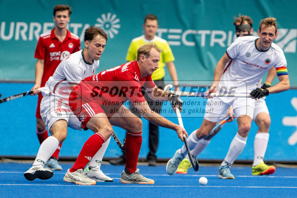 Final4_20250601-1543-Z09_4804 | Krefeld, Deutschland, 01.06.2025:  Feldhockey Final4 2025 – „Deutsche Feldhockey-Meisterschaften 2025“ Crefelder HTC - Rot-Weiss Köln (Finale Herren) im Gerd-Wellen-Hockeyanlage am 01.06.2025 in Krefeld, Deutschland. (Foto von Kramhöller/Fehrmann/Kaste)Krefeld, Germany, 01.06.2025: Feldhockey Final4 2025 – „Deutsche Feldhockey-Meisterschaften 2025“ Harvestehuder HTC - Düsseldorfer HC (Finale Damen) in Gerd-Wellen-Hockeyanlage at 01.06.2025 in Krefeld, Deutschland. (Foto from Kramhöller/Fehrmann/Kaste)