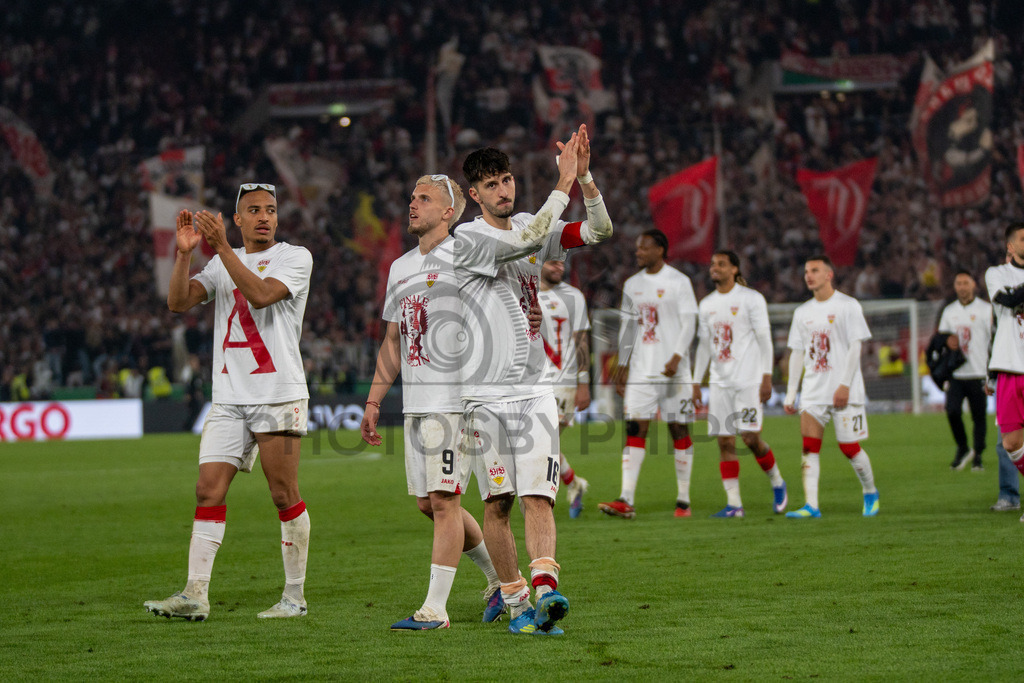 VfB Stuttgart vs. SC Freiburg, Fussball, DFB-Pokal, Halbfinale, 23.04.2026 | Atakan Karazor (VfB Stuttgart, #16),VfB Stuttgart vs. SC Freiburg, Fussball, DFB-Pokal, Halbfinale, 23.04.2026DFB regulations prohibit any use of photographs as image sequences and/or quasi-video