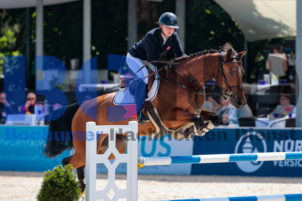 Longines Balve Optimum - Springen Samstag {date} -  | {headline}(Foto: Sebastian Sendlak / BOND) - Realisiert mit Pictrs.com