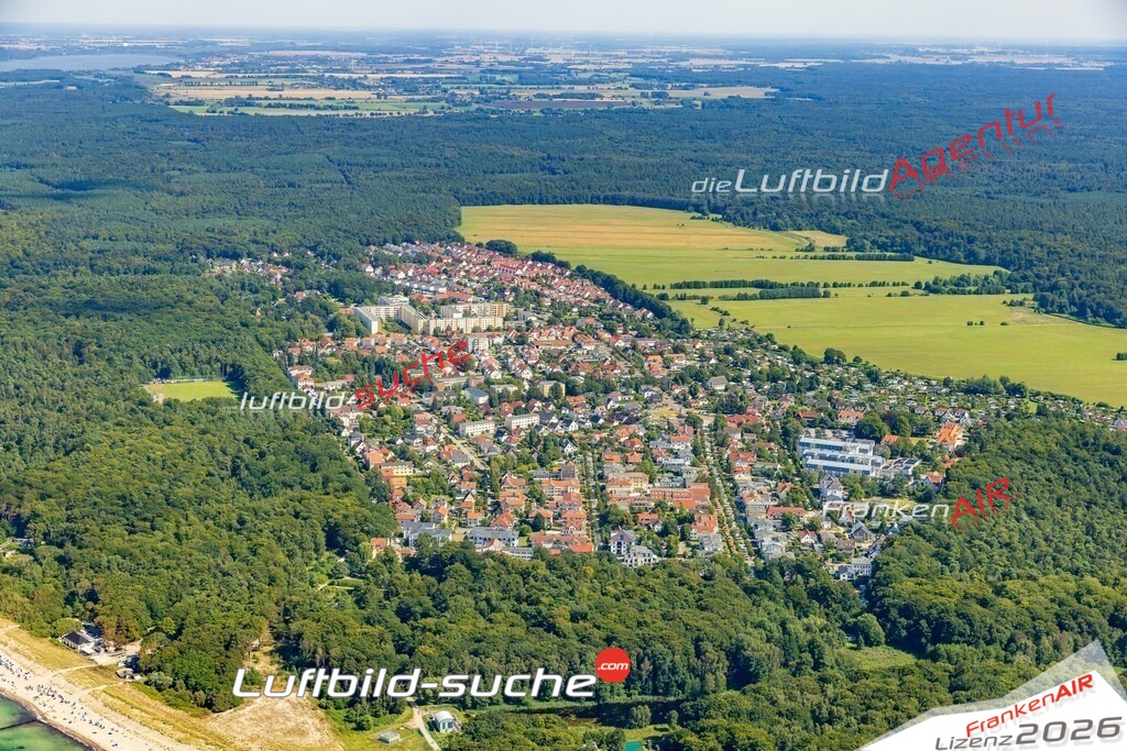 Bild der Stadt Graal-Müritz - Die Luftaufnahme wurde 2025 vom UL-Flugzeug heraus erstellt ( keine Drohne ) - Hochauflösende Luftaufnahme - für professionelle Ausdrucke geeignet. Die Geschenkidee !Hier alle&nbsp;Infos zur Lizenzierung der LuftaufnahmeWir fliegen auch dieses Jahr wieder in Ihre Region um Luftbilder zu erstellen.- Luftbild anfragen
