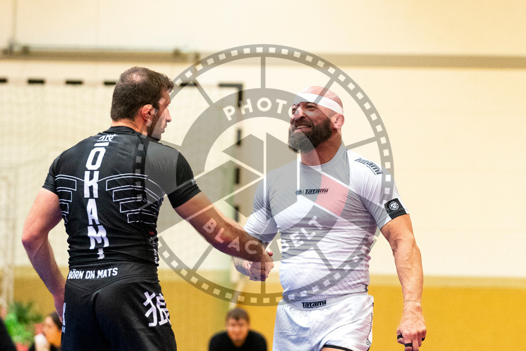 20231118PBB13190 | Fighters compete during the AJP Tour 600 Frankfurt Championship in Frankfurt/Main, Germany, on November 18, 2023.