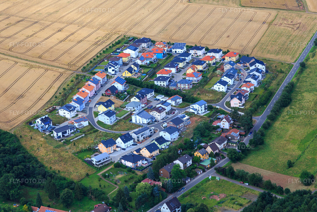 Luftbild: Neubaugebiet Unterm Eisvogel in Winnweiler im Bundesland Rheinland-Pfalz in Deutschland. Foto: IMG_092077.jpg vom 16.07.2016 durch Werner Riehm/FLY-FOTO.de