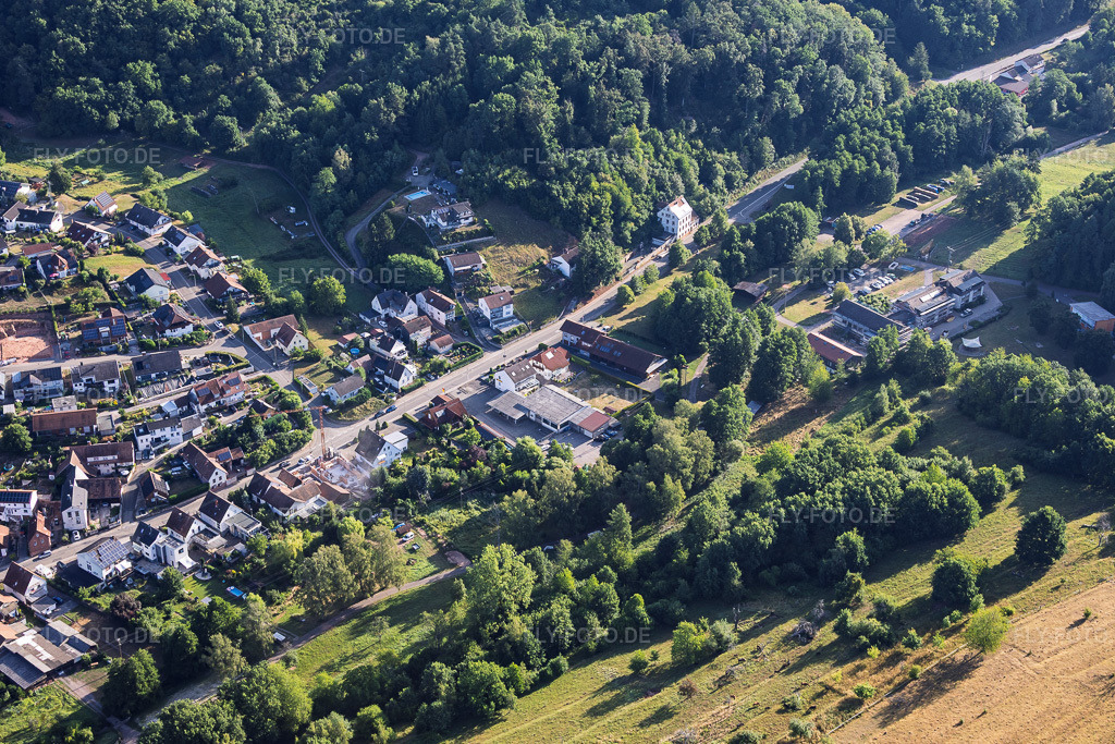 Luftbild: Hauptstraße mit Auto Süss in Silz im Bundesland Rheinland-Pfalz in Deutschland. – Foto: IMG_158032.jpg vom 22.07.2026 durch Werner Riehm/FLY-FOTO.de – Auflösung des Originals: 5885 x 3923 px – Auto Süss GmbH