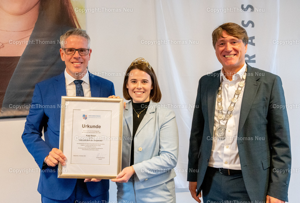 Katja_Simon-Botschafterin_der_Bergstrasse-41 | bre,bzw,Zwingenberg, Die deutsche Winprinzessin Katja Simon wurde am 19.Oktober im Diefenbachsaal in Zwingenberg von Landrat Christian Engelhardt zur Botschafterin der Bergstraße ernannt, rechts Sebastian Clever, Bürgermsiter von Zwingenberg, Bild: Thomas Neu