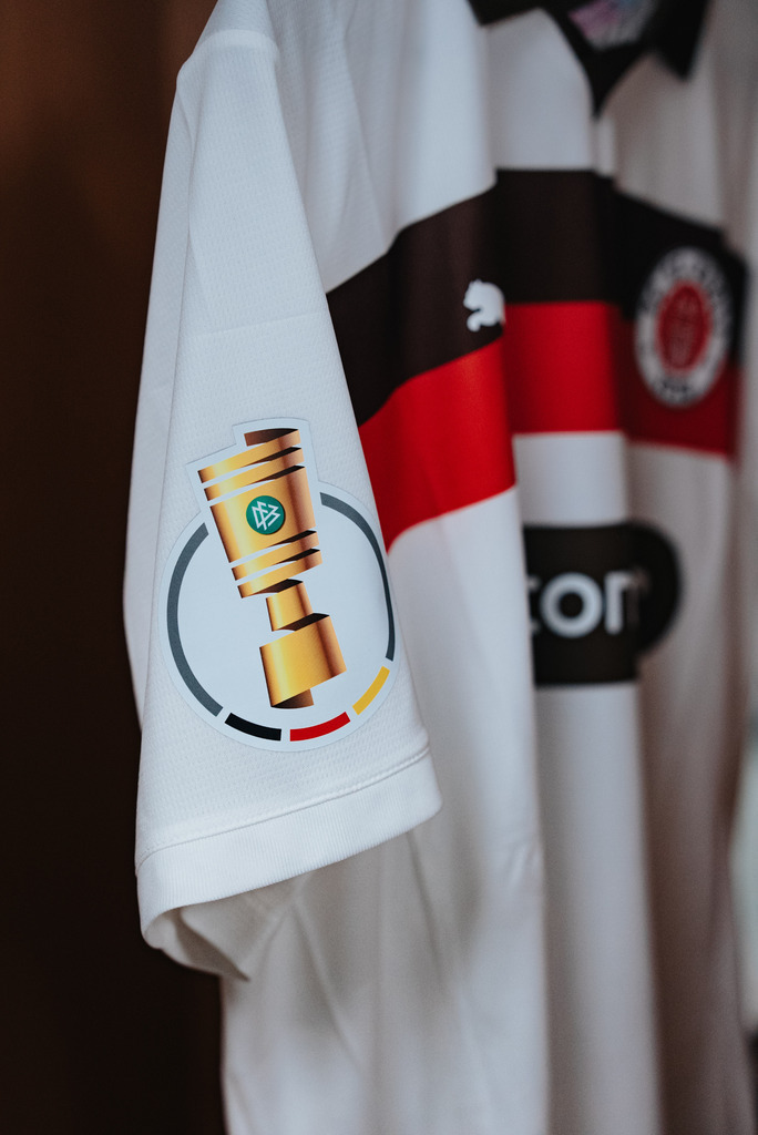 _STP0381 | Der offizielle Shop für FC St. Pauli Fotos. Wähle aus Spielszenen & Fanmomenten dein FCSP Wunschformat. Wir liefern Millerntor-Atmosphäre.