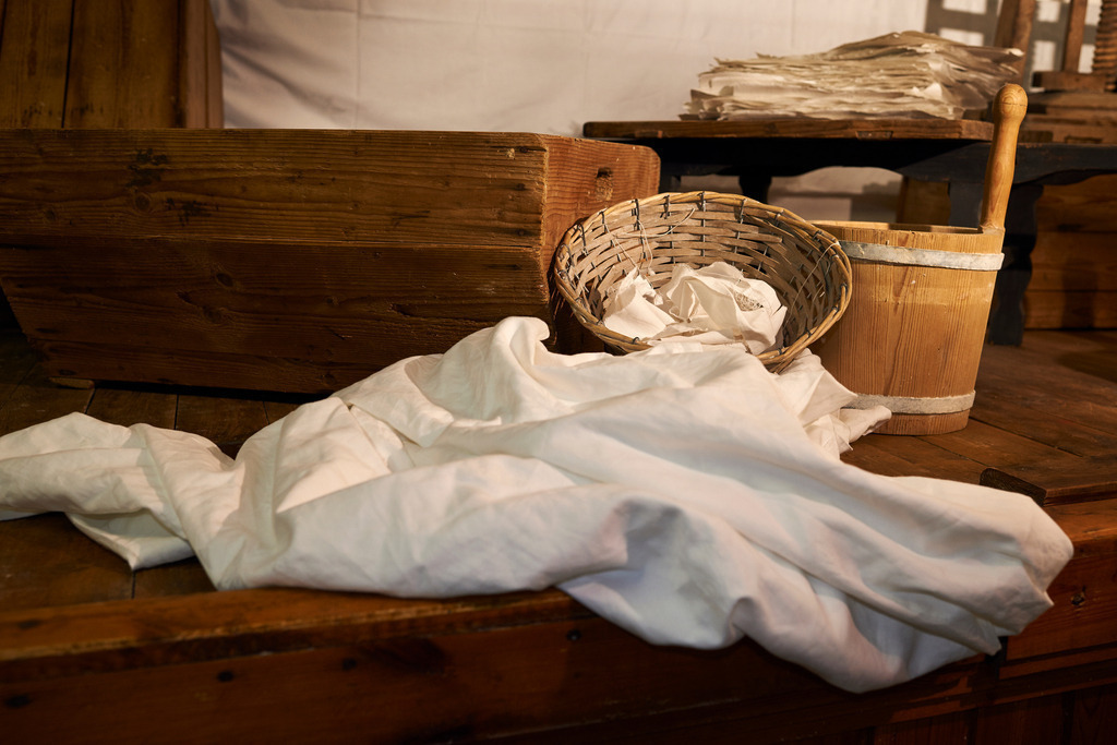 Papiermuehle Moerzinger  | Bad Großpertholz, Austria - April 01, 2016: Papiermuehle Moerzinger, Detailaufnahme in der Werkstatt. - Realisiert mit Pictrs.com