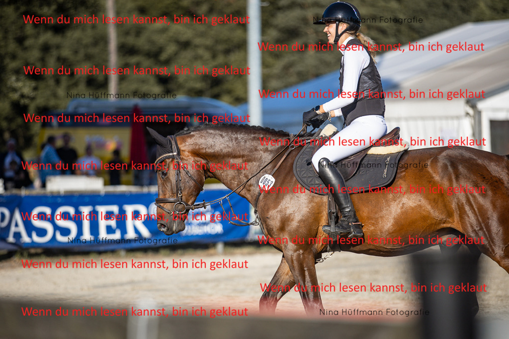 BK1A7814 | Turnierbilder Turnierfotos Nina Hüffmann Turnierfotografie Pferdefotografie Tierzeichnung Haustierzeichnung Pferdezeichnung Hundezeichnung Videograf  - Realisiert mit Pictrs.com