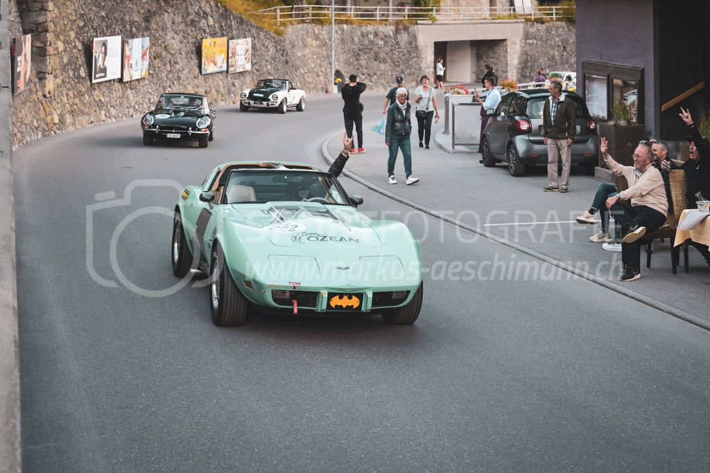 21. Arosa ClassicCar 2025 - 4. September 2025 | Curt Arbenz aus Küssnacht (SUI) in einem Chevrolet Corvette aus dem Jahre 1979 mit Startnummer 222 am Arosa ClassicCar 2025 in der Kategorie Classic Trophy..@arosaclassiccar, @arosa.official, #arosaclassiccar, #arosa, #76curves, #classiccar, Bild: Sportfotografie Markus Aeschimann | www.markus-aeschimann.ch - Realisiert mit Pictrs.com
