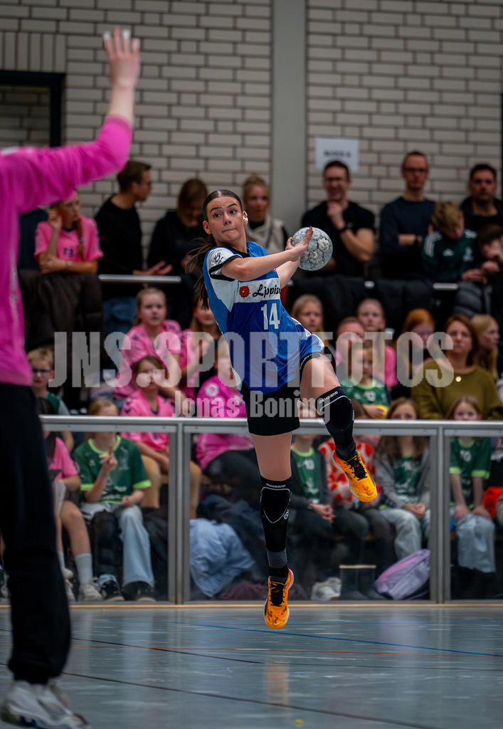 Handball I Frauen I Saison 2025-2026 I 3. Liga Staffel Nord I 10. Spieltag I SC SFN Vechta - HSG Blomberg-Lippe II I 0468 | Nurhan Koyutürk (14, HSG Blomberg-Lippe II)  - Realisiert mit Pictrs.com