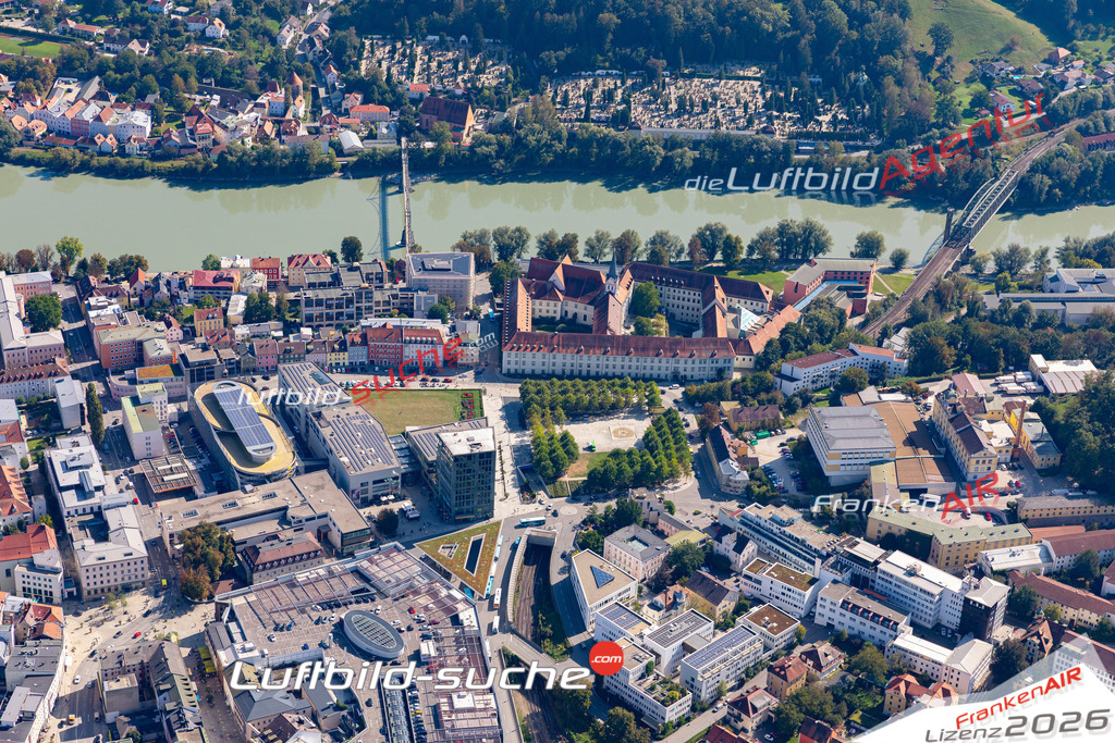 Die Luftbildaufnahme klostergarten - Passau wurde 2020 mittels Flugzeug (keine Drohne) erstellt. Perfekte Schärfe und Druck- Ergebnisse- Garantiert!
