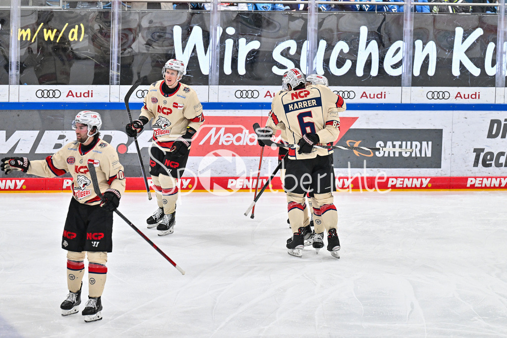 ERC Ingolstadt - Nuernberg Ice Tigers | Grenzeloser Jubel der Ice Tigers nach dem Siegtreffer zum 5-6 in der Verlaengerung durch Hayden SHAW (Nuernberg Ice Tigers 82) / Treffer / DEL: ERC Ingolstadt - Nuernberg Ice Tigers, Saturn Arena am 21.03.2025
