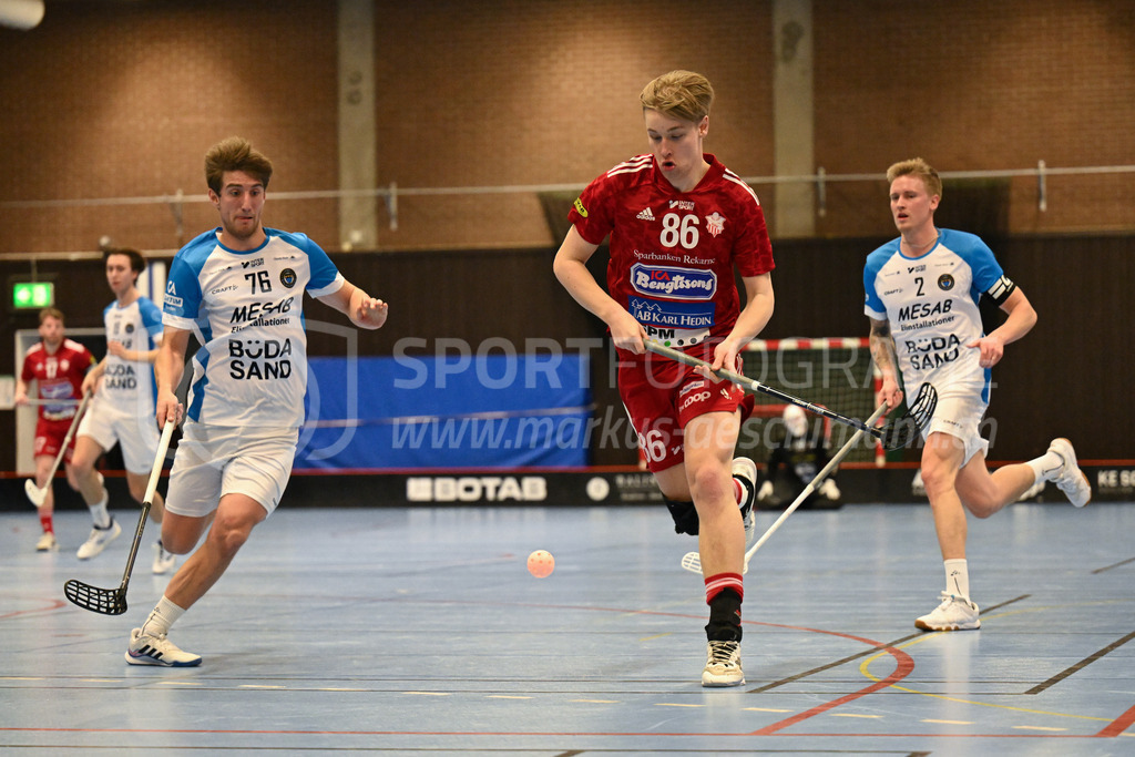 Strängnäs IBK vs FBC Kalmarsund Ungdom - 6. =January= 2024 | Strängnäs IBK vs FBC Kalmarsund Ungdom
Thomas Arena, Strängnäs
Tim Lindgren (#86 Strängnäs IBK), William Alvarmo (#76 FBC Kalmarsund Ungdom) and Max Johansson (#2 FBC Kalmarsund Ungdom).
Bild: Sportfotografie Markus Aeschimann | www.markus-aeschimann.ch - Realisiert mit Pictrs.com