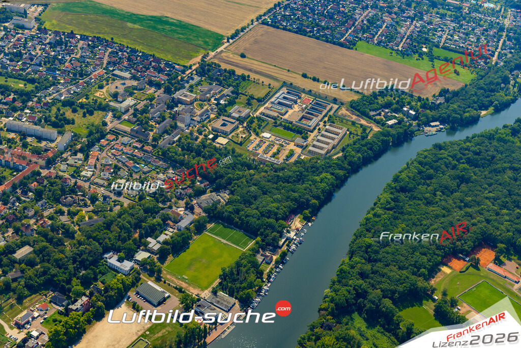Luftbild der Stadt Bernburg - Das Luftbild wurde 2025 vom UL-Flugzeug heraus erstellt ( keine Drohnenaufnahme ) - Hochauflösende Luftaufnahme - für Wandbilder und großformatige Ausdrucke geeignet. Das besondere Geschenk!Hier alle&nbsp;Infos zur Lizenzierung der LuftaufnahmeWir fliegen auch dieses Jahr wieder in Ihre Region um Luftbilder zu erstellen.- Luftbild anfragen
