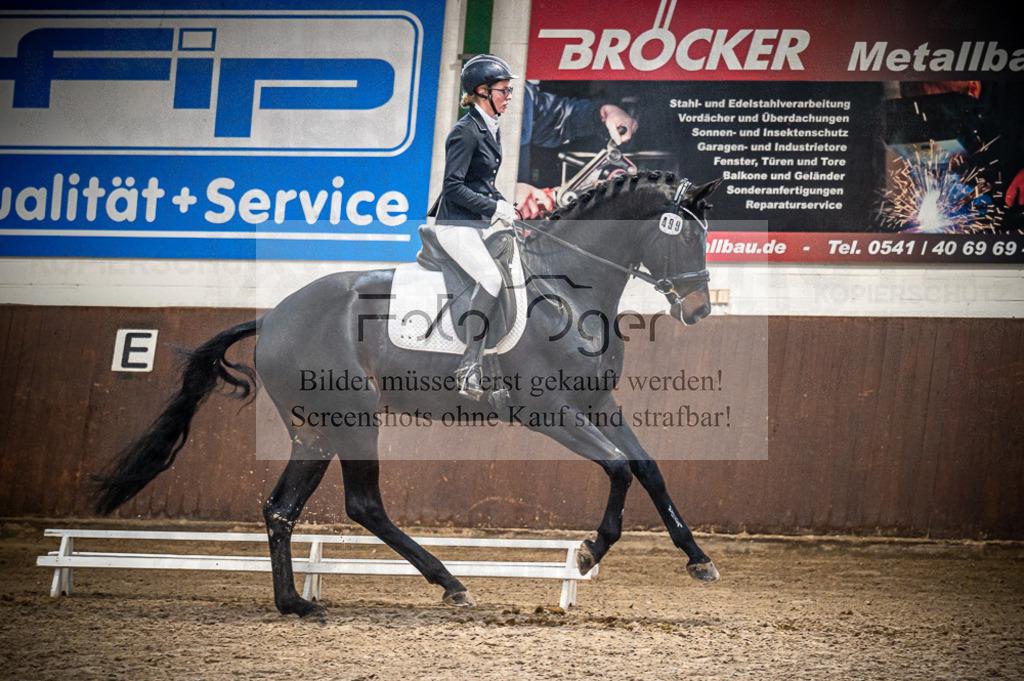 Hallenreittunier Voxtrup 2023 | Entdecke hochwertige Reitturnierfotos von Foto Oger. Professionell, emotional und authentisch – jetzt Lieblingsmomente im Shop bestellen.Deutschlandweite Turnierfotografie. - Realisiert mit Pictrs.com