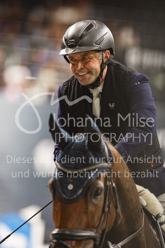 231028_Oldenburg_S1-Spr_Amateure-191 | Deine schönsten Turniermomente als professionelle Fotos! Entdecke hochwertige Pferdesport-Fotografie im Online-Shop. Jetzt Fotos finden & bestellen!
