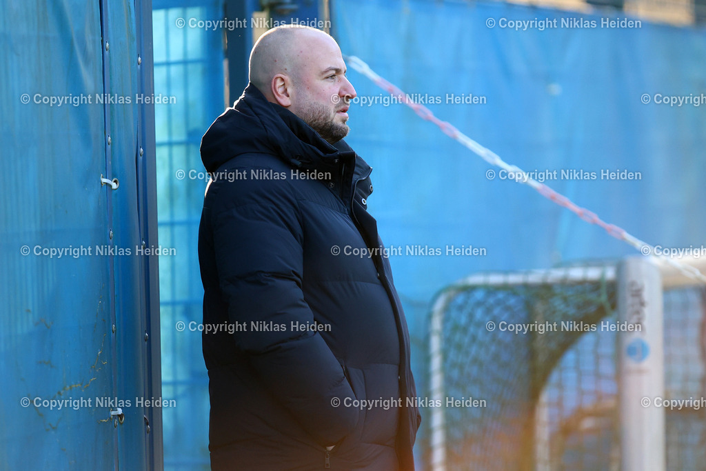 NH_HolsteinKiel_Training_16122025 | Thorben Spranger (Spielerberater, TDS Sports)Fußball I Herren I Training I Saison 2025-2026 I Holstein Kiel I 16.12.2025 I Citti-Fußballpark