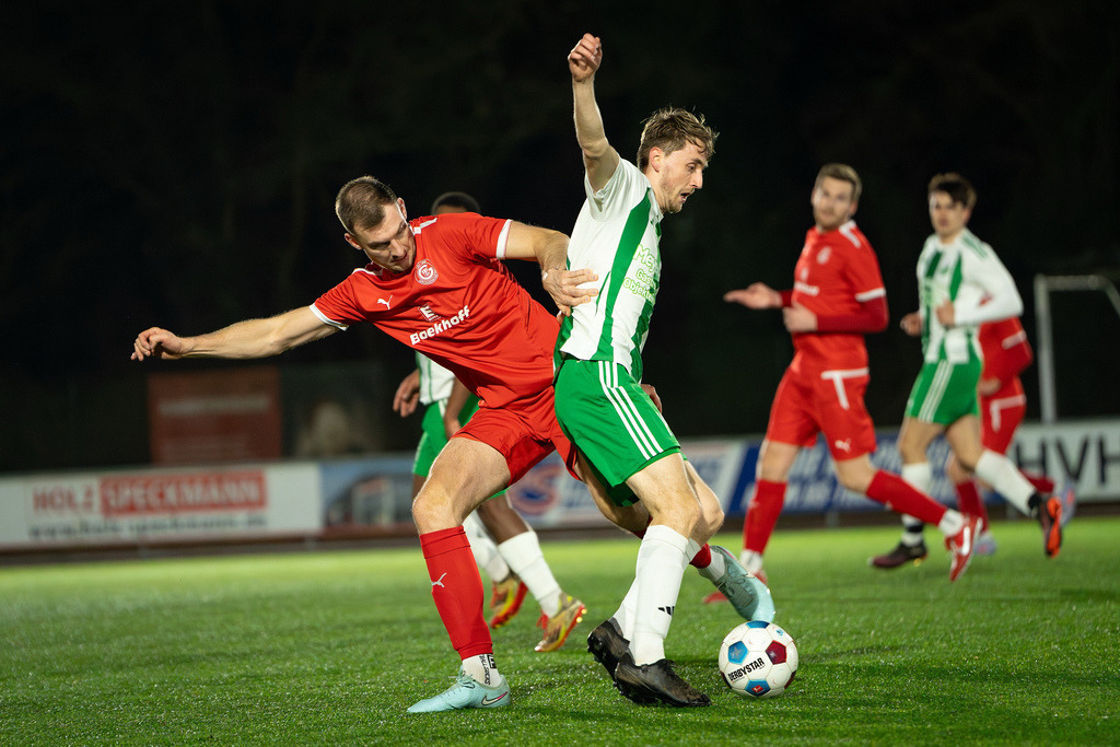 Fußball I Herren I Saison 2025-2026 I Freundschaftsspiel I TSV Grossenkneten - TuS Lutten I 0883 | Leo Niemann (19, TuS Lutten) - Realisiert mit Pictrs.com