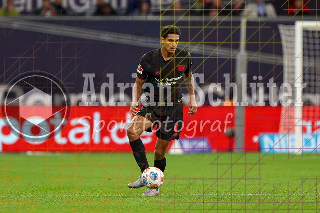 Bayer 04 Leverkusen vs Borussia Mönchengladbach - Bundesliga  | Leverkusen, Deutschland, 21.09.25:   Jarell Amorin Quansah (Bayer 04 Leverkusen) in Aktion am Ball, Einzelaktion waehrend des Spiels der Bundesliga zwischen  Bayer 04 Leverkusen vs Borussia Mönchengladbach in der BayArena(Foto von Brauer-Fotoagentur / Adrian Schlueter)
