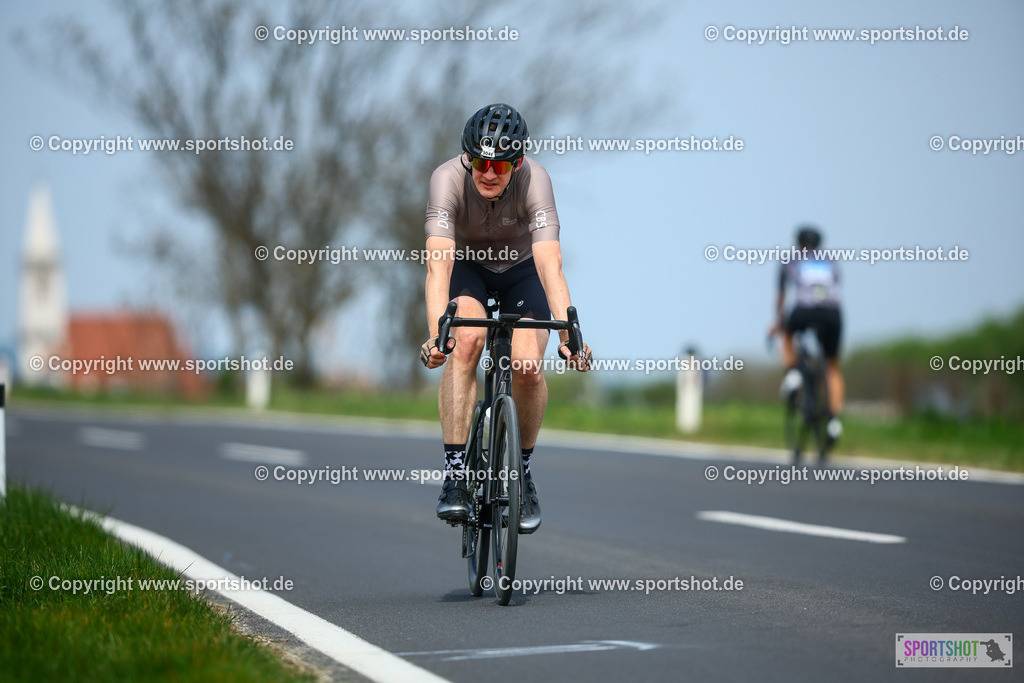 695_TRA56843 | Neusiedlersee Radmarathon 2026@sportshot_your_pictrs #yourpictures#roadtowm2029 #nrm #neusiedlerseeradmarathon #neusiedlersee #neusiedlerseetourismus #burgenland #mörbisch #nrm26 #burgenlandtourismus #voglundco #poweredbyburgenlandtourismus #radsport #rad #marathon #ucigranfondo #visitburgenland #ucigranfondoworldseries