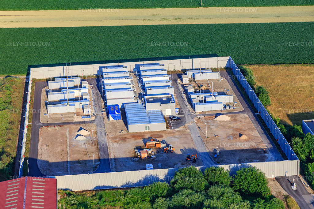 Aerial view: IONOS Data Center in Niederlauterbach in the state Bas-Rhin, France. – Photo: IMG_082902.jpg taken on 06/26/2015 by Werner Riehm/FLY-FOTO.com – Resolution of the original: 5472 x 3648 px