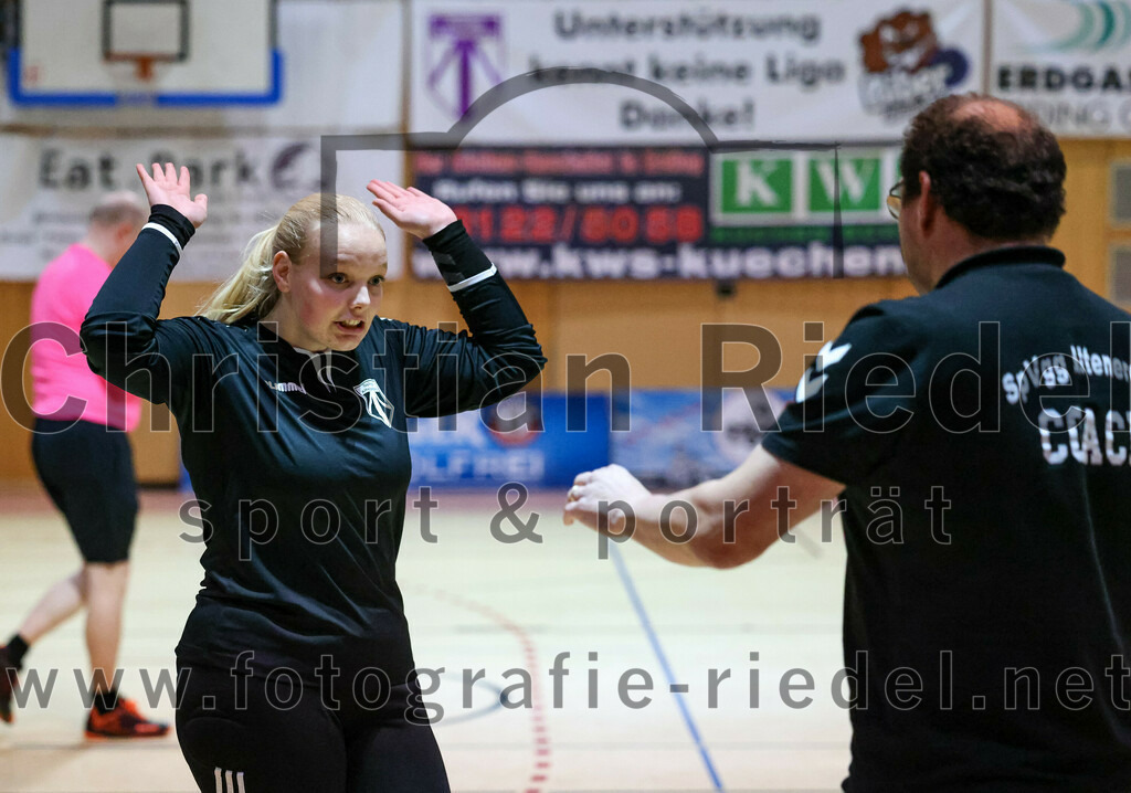 2022-11-19_088_SpVgg_Altenerding_gegen_HC_Donau-Paar | Erding, Deutschland, 19.11.2022:
Handball, Bezirksoberliga Frauen Altbayern 2022 / 2023, 5. Spieltag, SpVgg Altenerding gegen HC Donau/Paar, Endergebnis: 22:33

Torfrau Lara Kullmann (SpVgg Altenerding, #11)

Foto: Christian Riedel / fotografie-riedel.net
