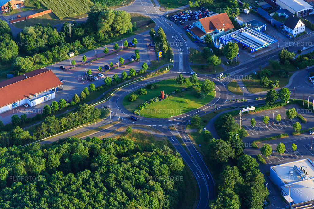 Luftbild: Kreisel Klärstraße Rheinstr in Kandel im Bundesland Rheinland-Pfalz in Deutschland. Foto: IMG_080893.jpg vom 13.06.2015 durch Werner Riehm/FLY-FOTO.de