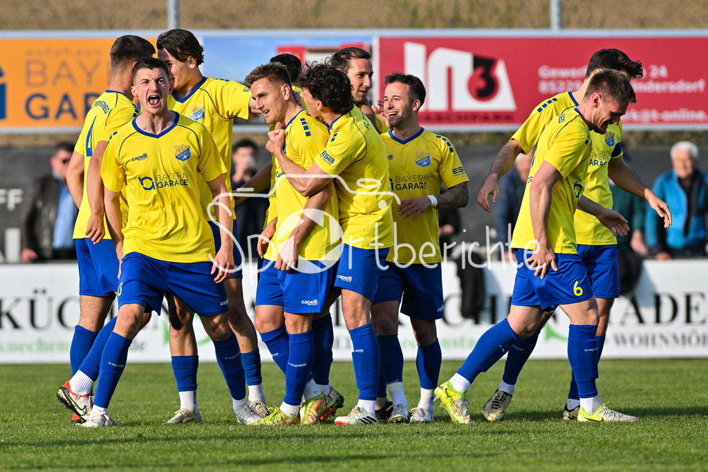 FC Pipinsried - TSV Grünwald | Jubel nach dem Treffer zum 2-0 druch Alexander LUNGWITZ (FC Pipinsried 13) / Tor / Torschuetze / Freude / Happy / Bayernliga Sued: FC Pipinsried - TSV Gruenwald, Kuechenstadel Arena am 11.04.2025