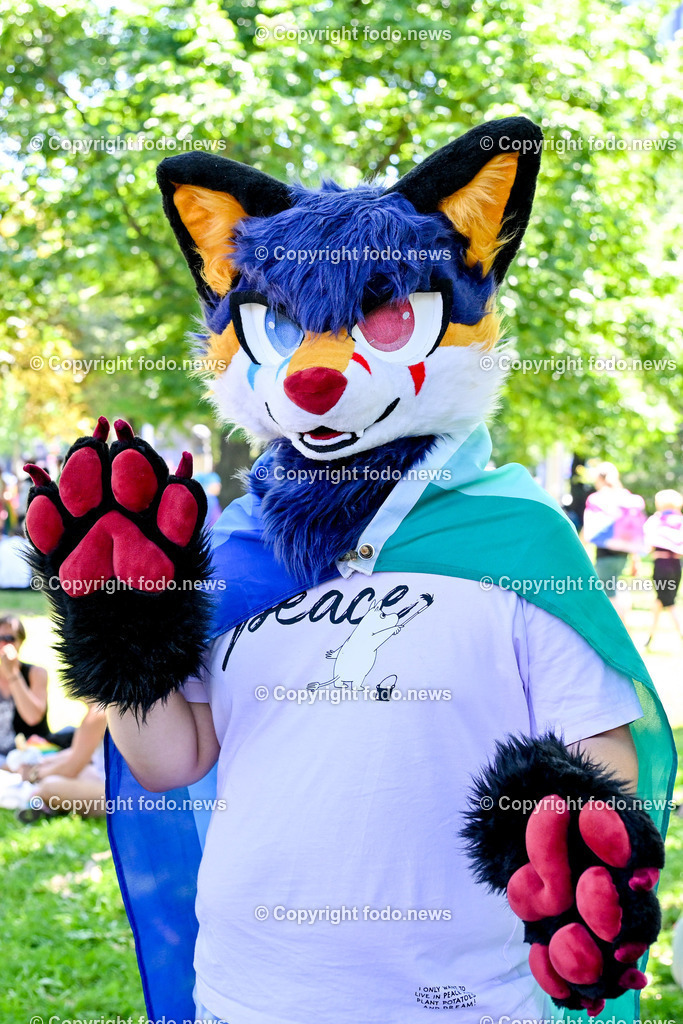 Linzpride 2024_ 06.07.2024-59 | 06.07.2024, Linz, AUT, Linzpride 2024, im Bild Teilnehmer an der Linz Pride 2024