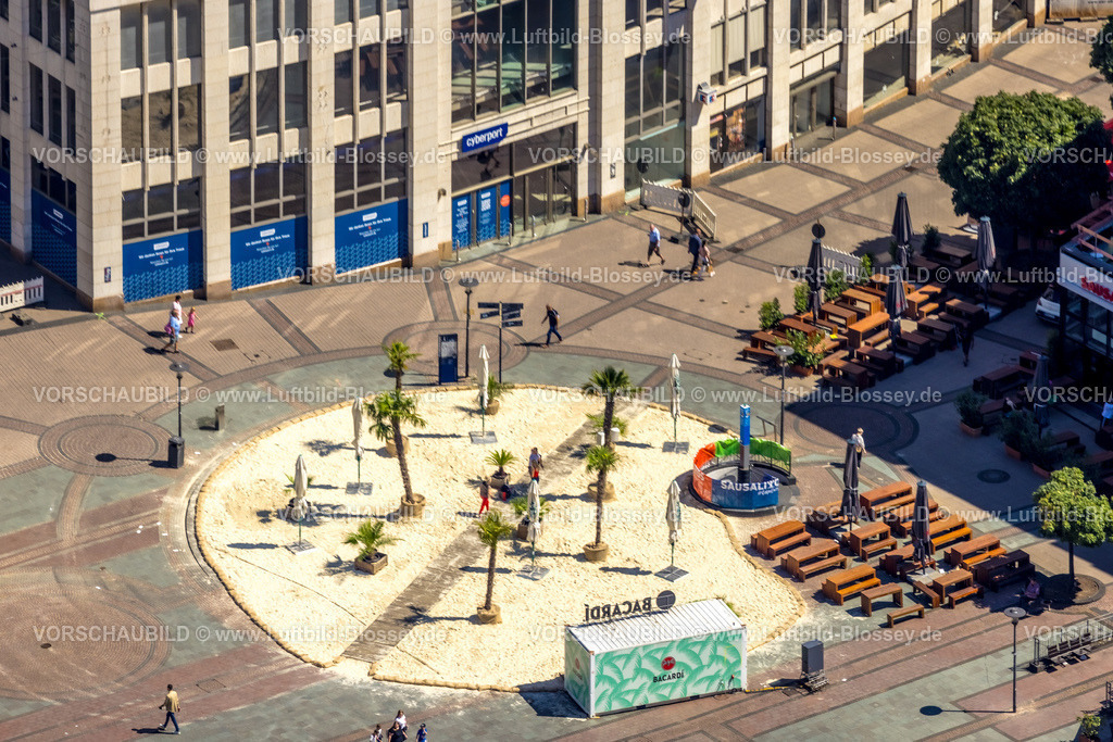 Essen230703122 | Luftbild, Außengastronomie mit Sandplatz am Kennedyplatz, Stadtkern, Essen, Ruhrgebiet, Nordrhein-Westfalen, Deutschland