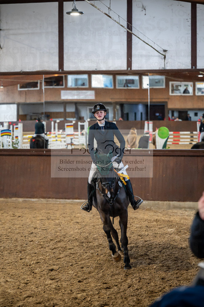 Hallenreittunier Voxtrup 2023 | Entdecke hochwertige Reitturnierfotos von Foto Oger. Professionell, emotional und authentisch – jetzt Lieblingsmomente im Shop bestellen.Deutschlandweite Turnierfotografie. - Realisiert mit Pictrs.com