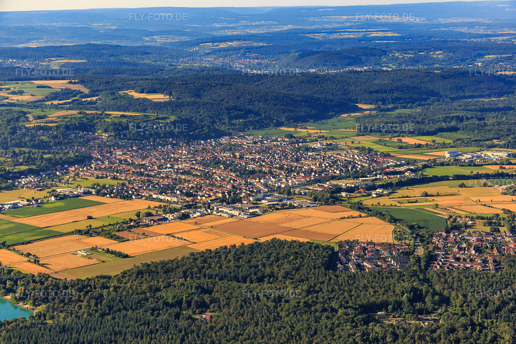 Luftbild: Ortsansicht aus Norden in Weingarten im Bundesland Baden-Württemberg in Deutschland. Foto: IMG_091761.jpg vom 10.07.2016 durch Werner Riehm/FLY-FOTO.de
