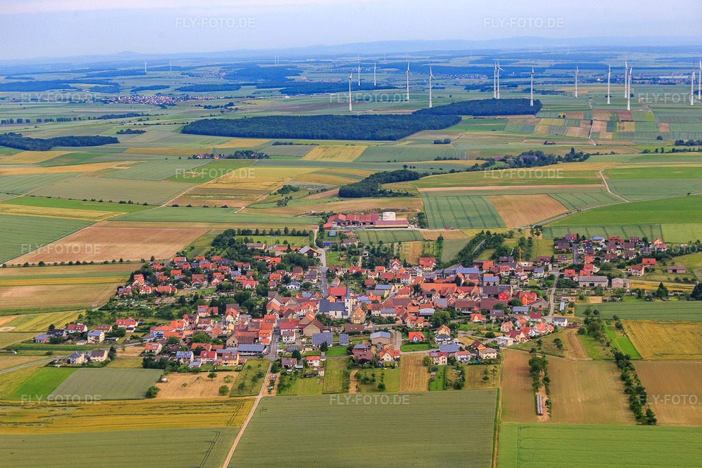 Luftbild: Ortsansicht aus Süden im Ortsteil Dipbach in Bergtheim im Bundesland Bayern in Deutschland. Foto: IMG_089837.jpg vom 11.06.2016 durch Werner Riehm/FLY-FOTO.de